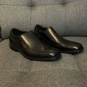NWT Kenneth Cole Slip On Shoe